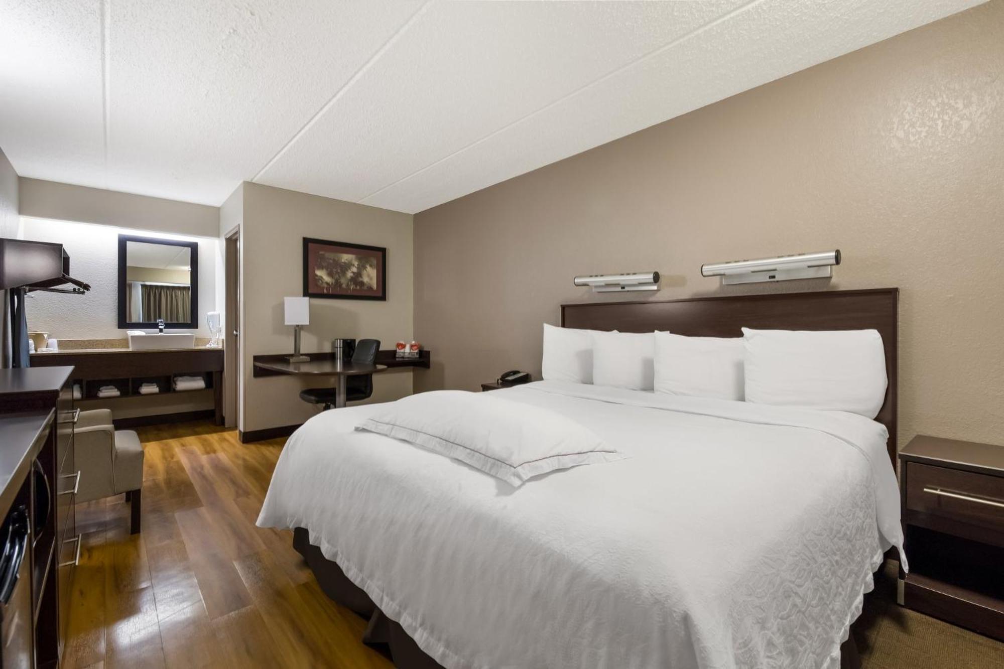 Red Roof Inn Plus+ Nashville Airport Extérieur photo